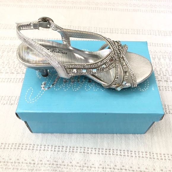 Small heel shoe silver with strap - Picture 2 of 8